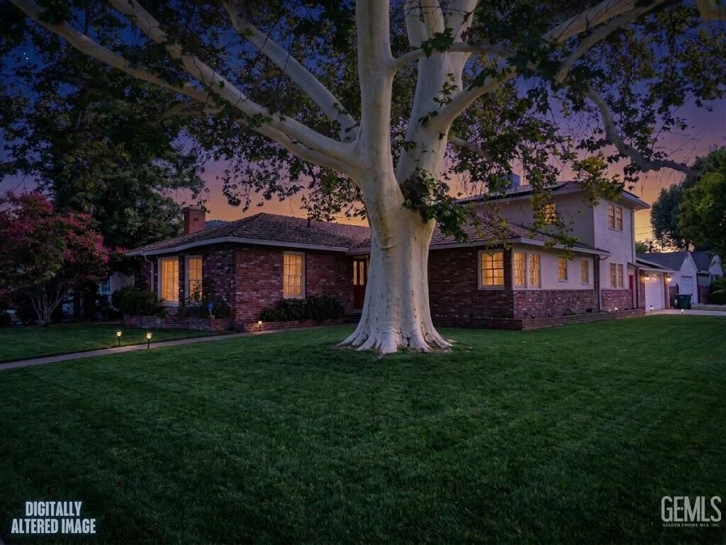 Property Photo:  2500 Pine Street  CA 93301 