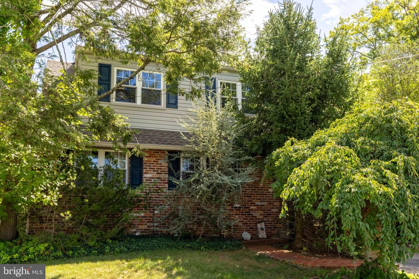 Property Photo:  1059 Maple Avenue  PA 19038 