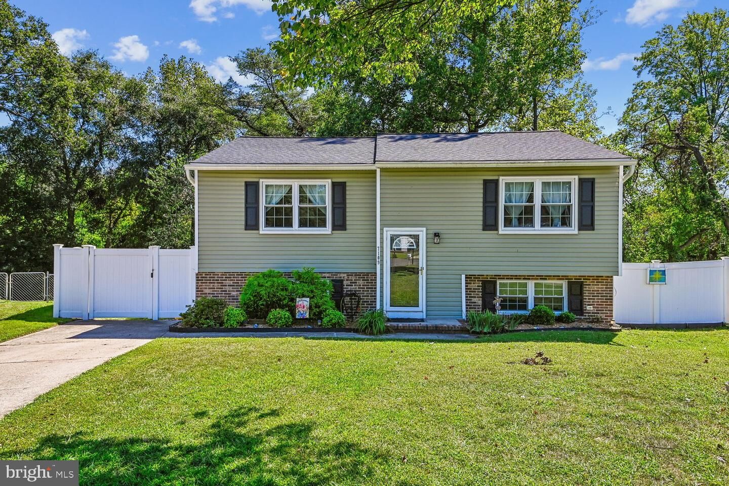 Property Photo: 7109 Renwick Court MD 21061