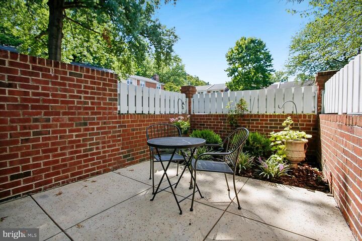 Property Photo: 2621 S Walter Reed Drive S A VA 22206