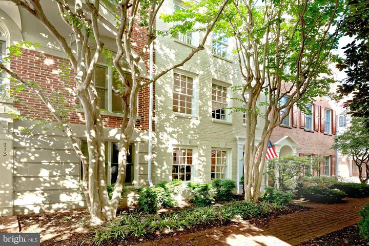 Property Photo: 711 Fords Landing Way VA 22314