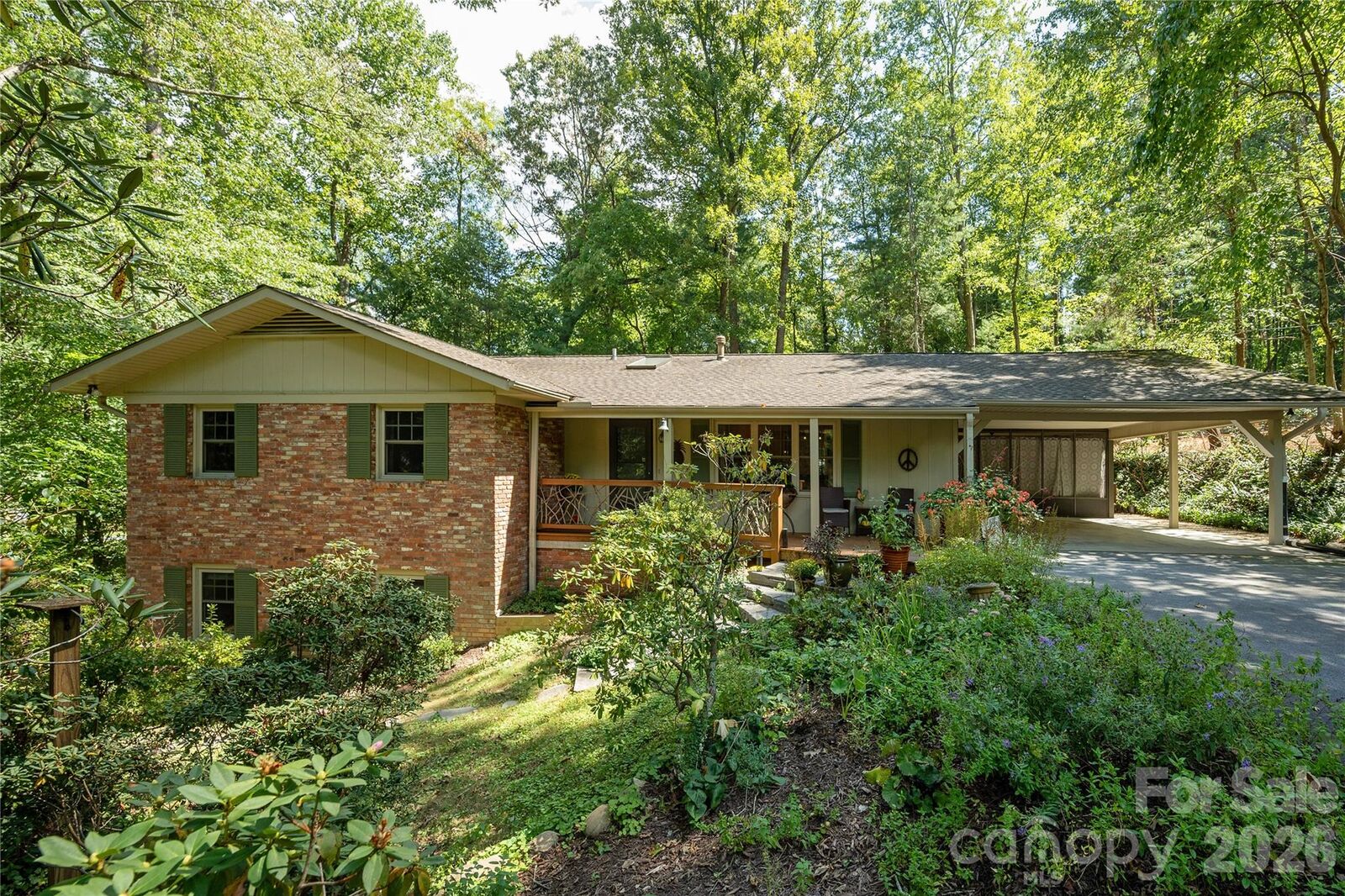 Property Photo: 906 Indian Hill Road NC 28792