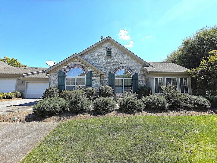 Property Photo:  812 Wynnshire Drive B  NC 28601 