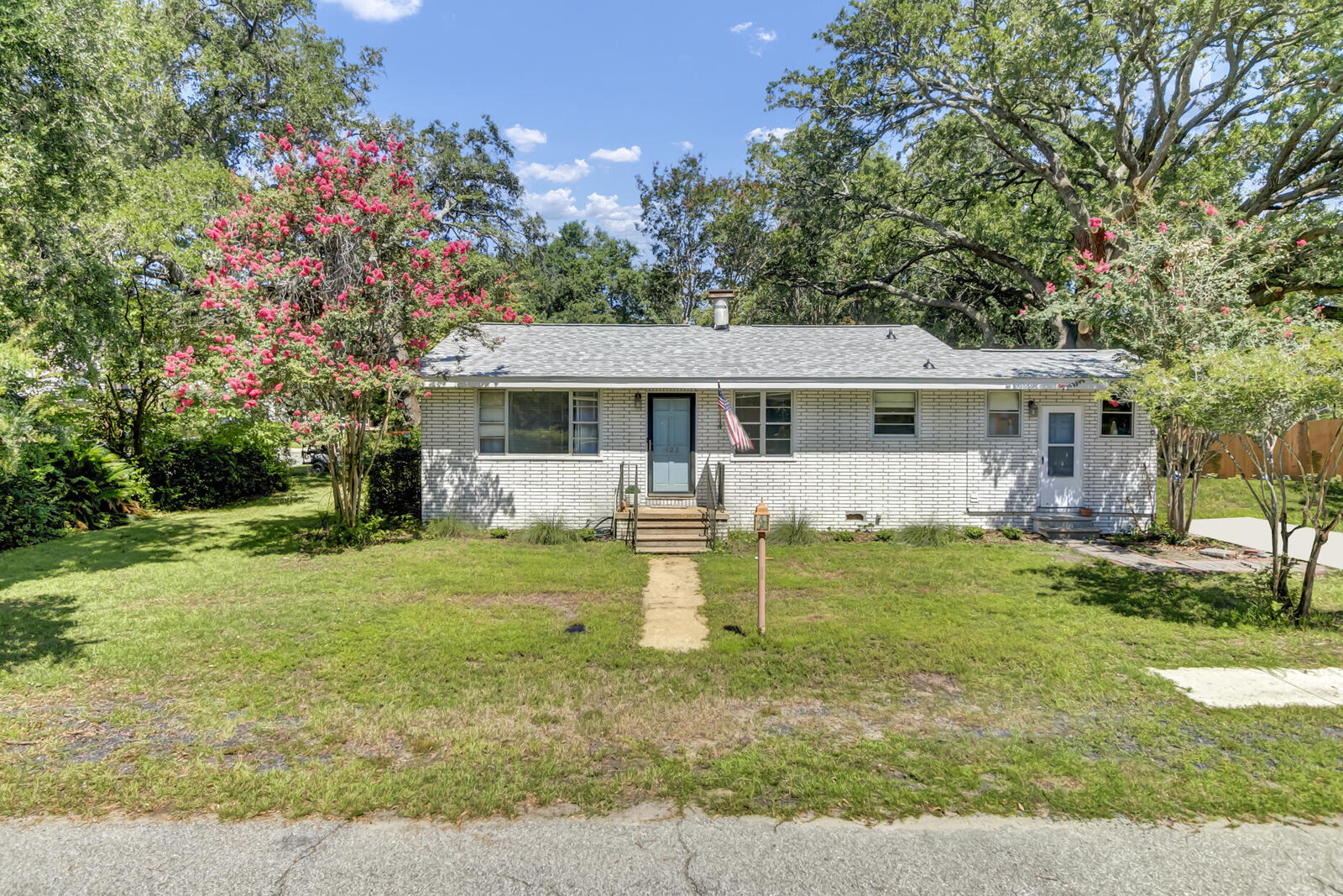 Property Photo:  822 Rogers Lane  SC 29464 