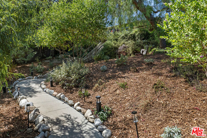 Property Photo: 853 Tipton Ter CA 90042