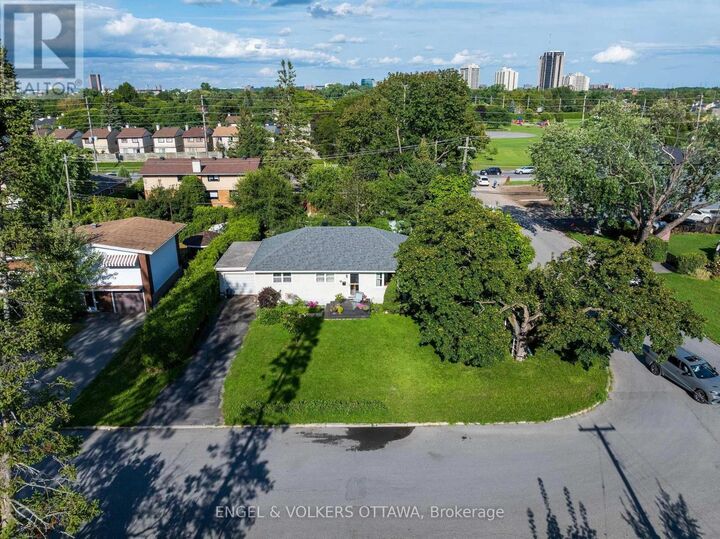 Property Photo:  11 Hilliard Avenue  ON K2E 6B8 