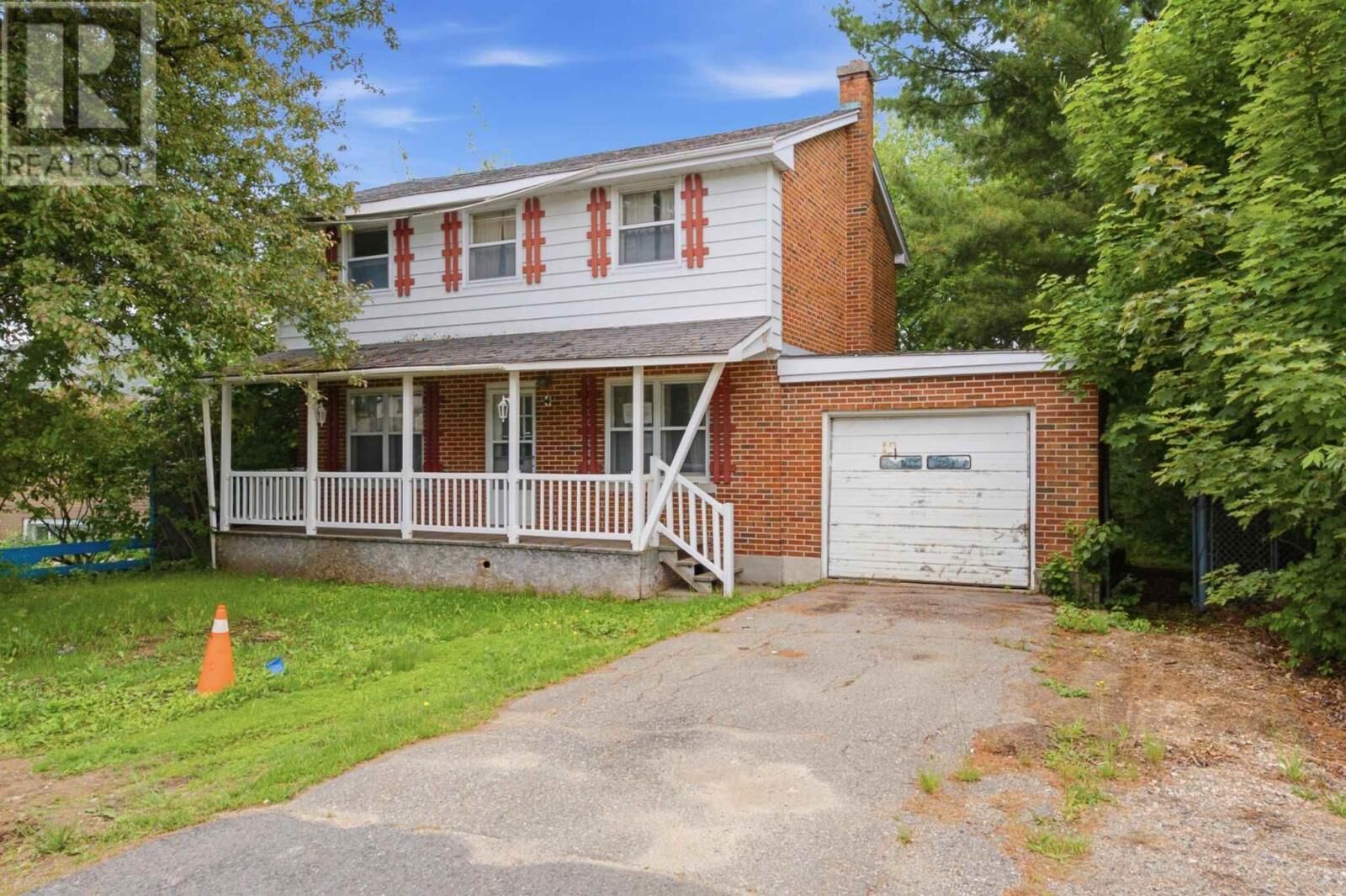 Property Photo:  4 Macfarlane Rd  ON P5A 1L1 