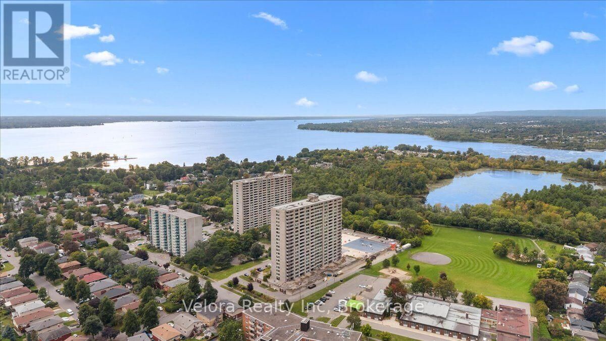 Property Photo:  2625 Regina Street 1909  ON K2B 5W8 