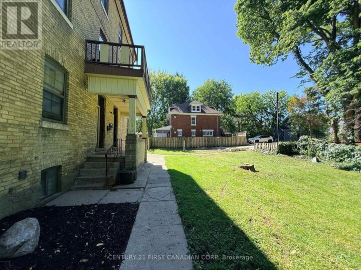 Property Photo: 1 Waverley Place 10 ON N6B 2C3