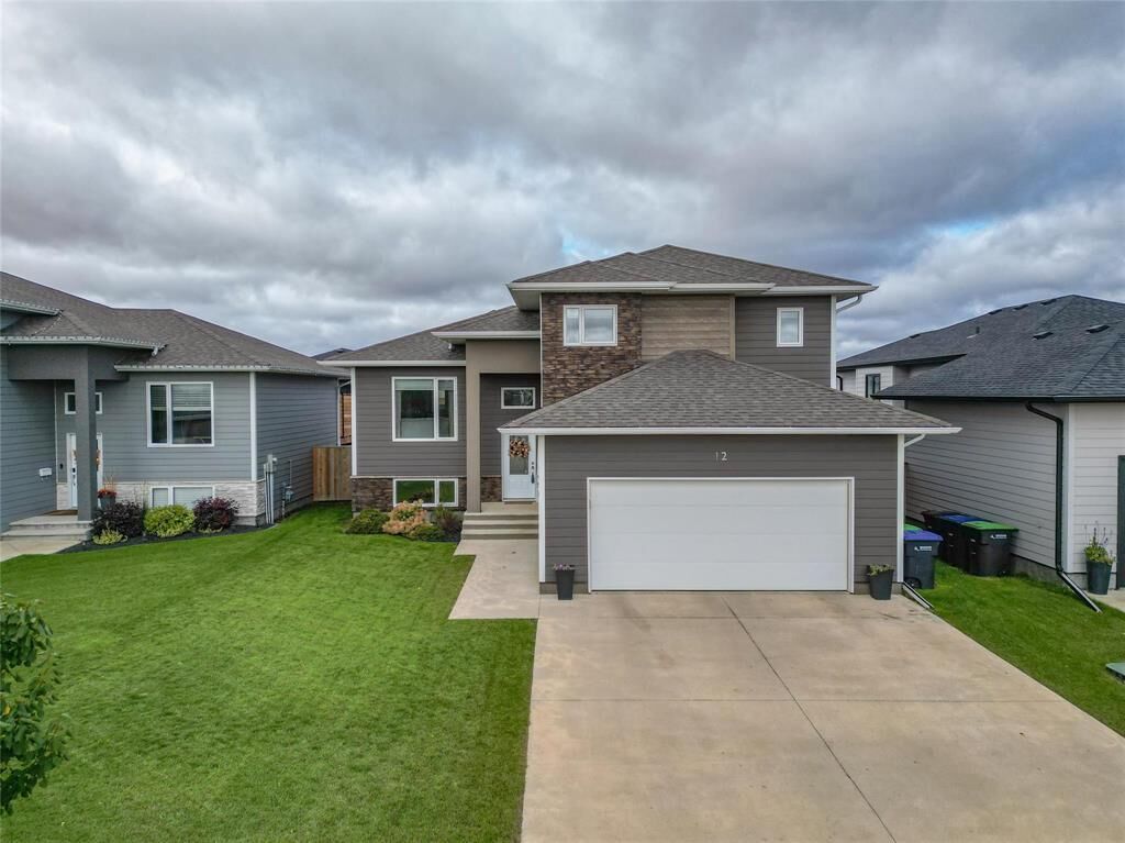 Property Photo: 12 Derlago Drive MB R7B 4J5