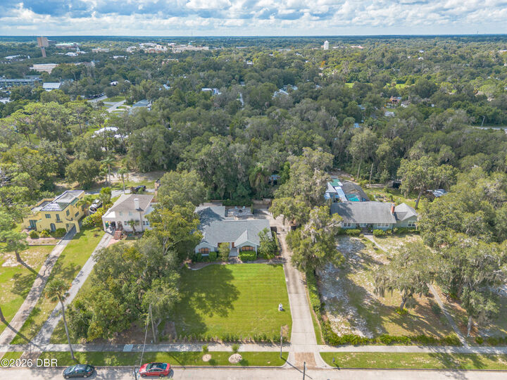 Property Photo:  208 W Stetson Avenue  FL 32720 