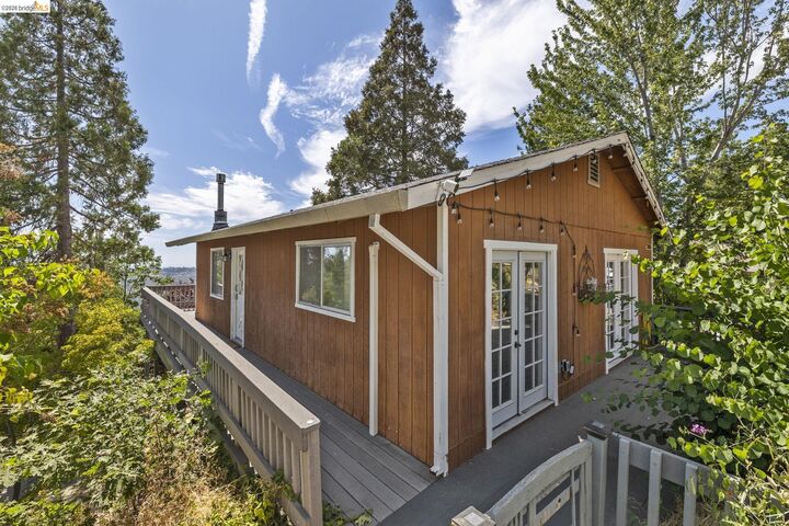 Property Photo: 20165 Eastview Dr CA 95379