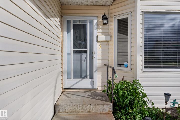 Property Photo:  365 Hollick-Kenyon Road NW  AB T5Y 2T6 