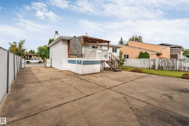 Property Photo:  11015 170 Avenue NW  AB T5X 3L1 