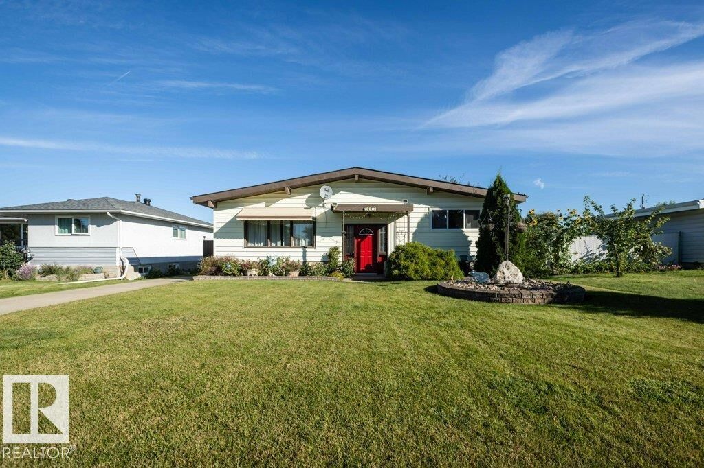 Property Photo:  9716 99 Street  AB T7P 1Y4 