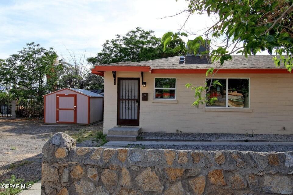 Property Photo:  4433 E Yandell Drive A &Amp B  TX 79903 