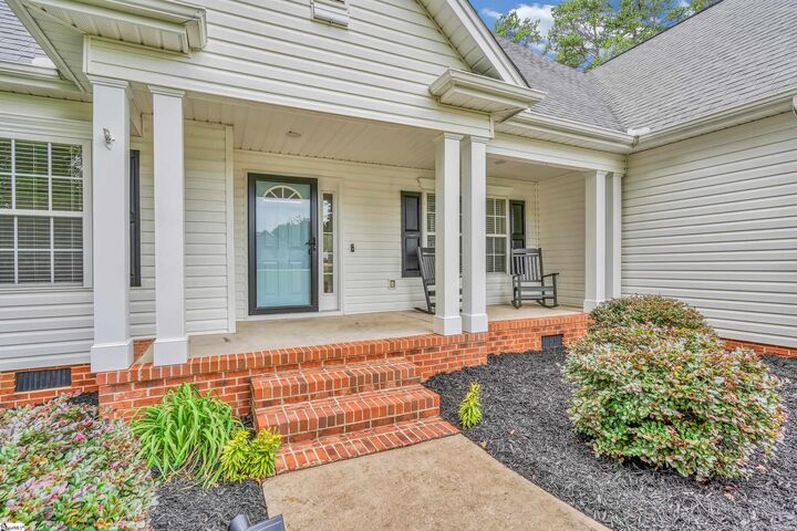 Property Photo: 107 Galewood Drive SC 29651