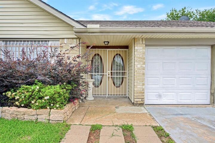 Property Photo: 15927 Wingdale Drive TX 77082