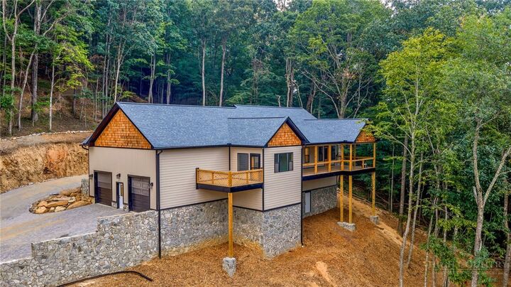 Property Photo: 182 Skyland Trail NC 28626
