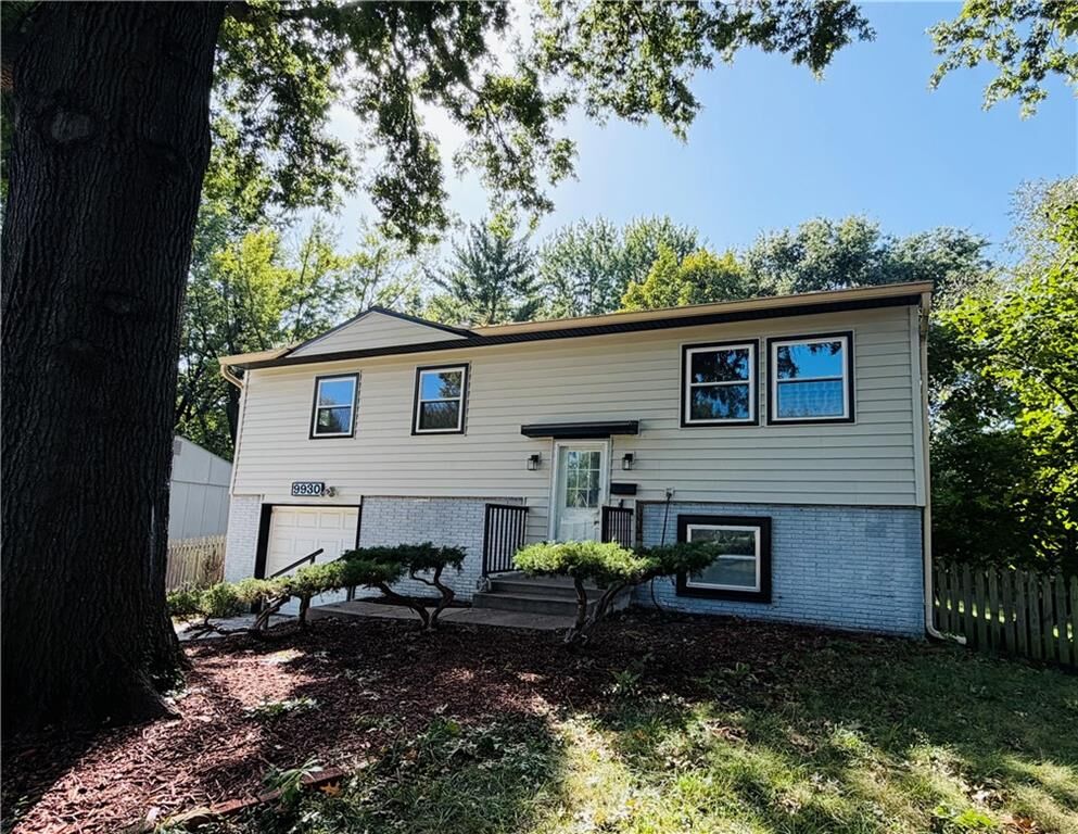 Property Photo:  9930 England Drive  KS 66204 