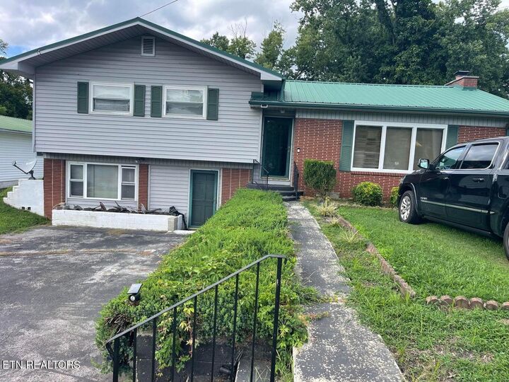Property Photo:  1102 W Chester Ave  KY 40965 