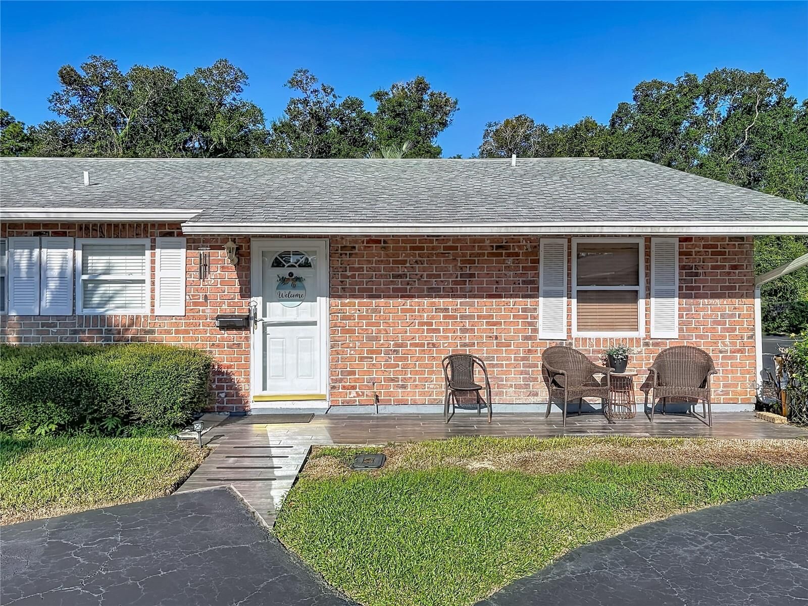 Property Photo:  1 Fairway Court  FL 32724 