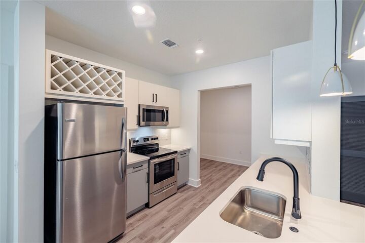 Property Photo: 1420 Lakefront Drive 6413 FL 34240