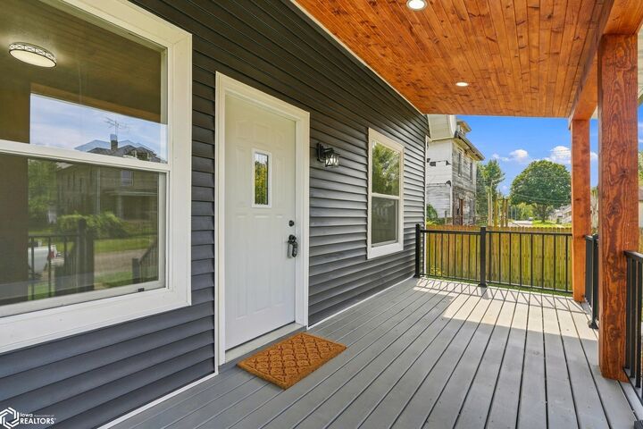 Property Photo:  1608 Lincoln Street  IA 52601 