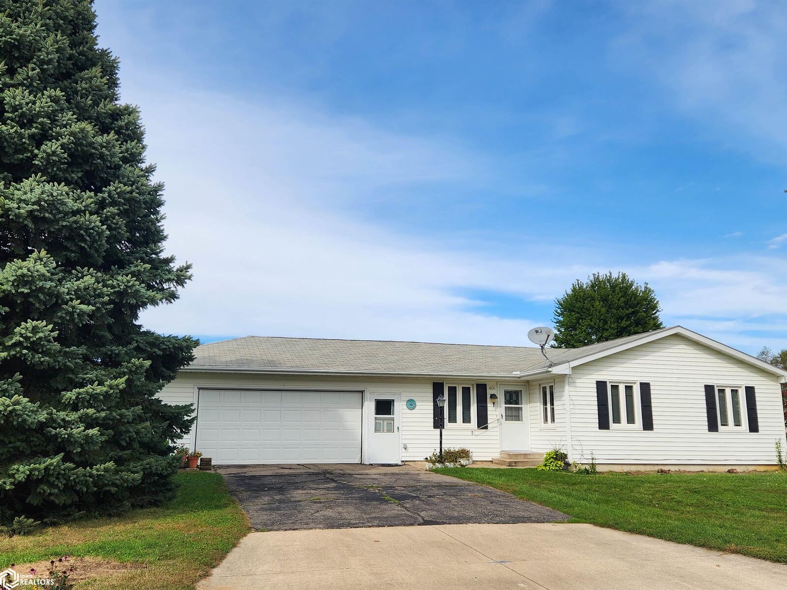 Property Photo:  1031 Heritage Drive  IA 50461 