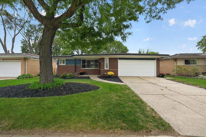 Property Photo:  26632 Marilyn Avenue  MI 48089 
