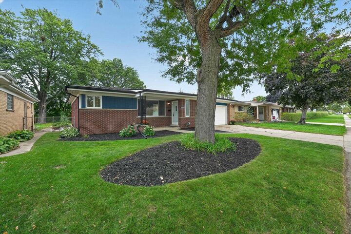 Property Photo:  26632 Marilyn Avenue  MI 48089 