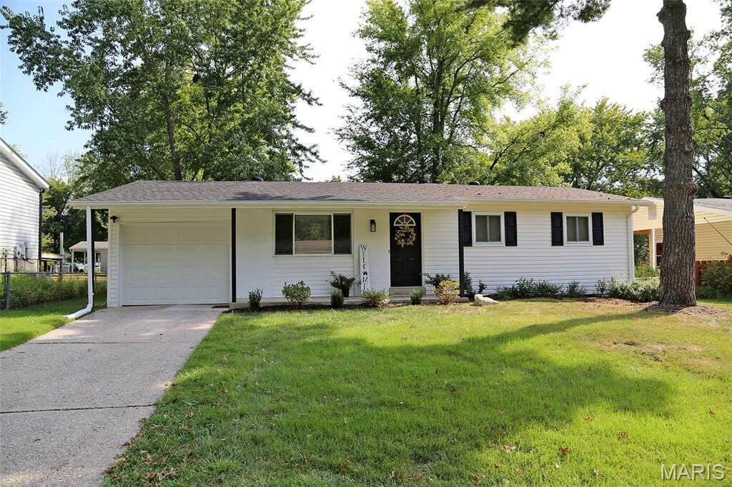 Property Photo: 6 Marveline Drive MO 63304