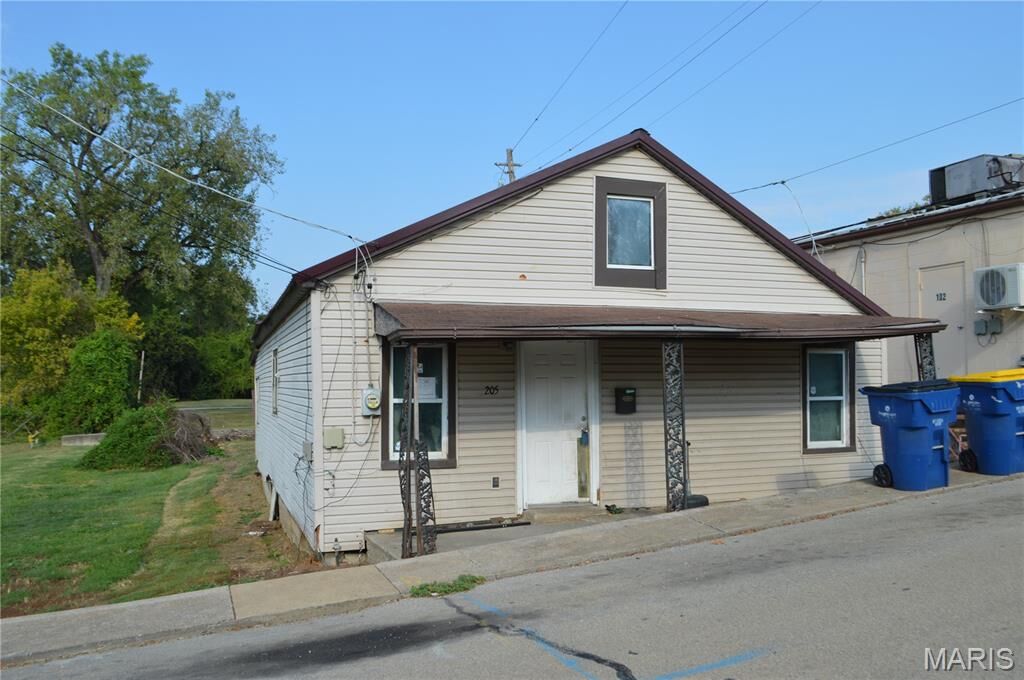 Property Photo:  205 S Adams St  MO 63028 