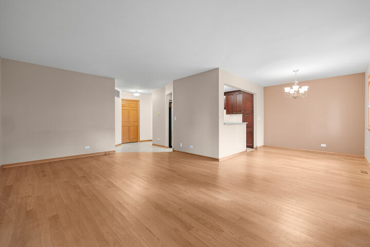 Property Photo:  1602 Brittany Court D1  IL 60090 