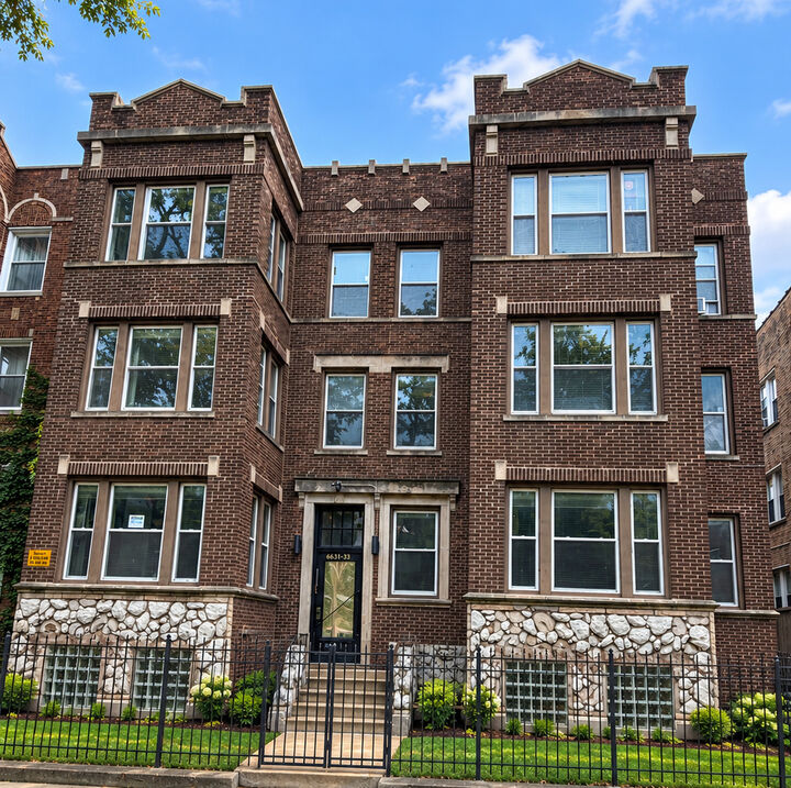 Property Photo:  6837 S East End Avenue 1S  IL 60649 