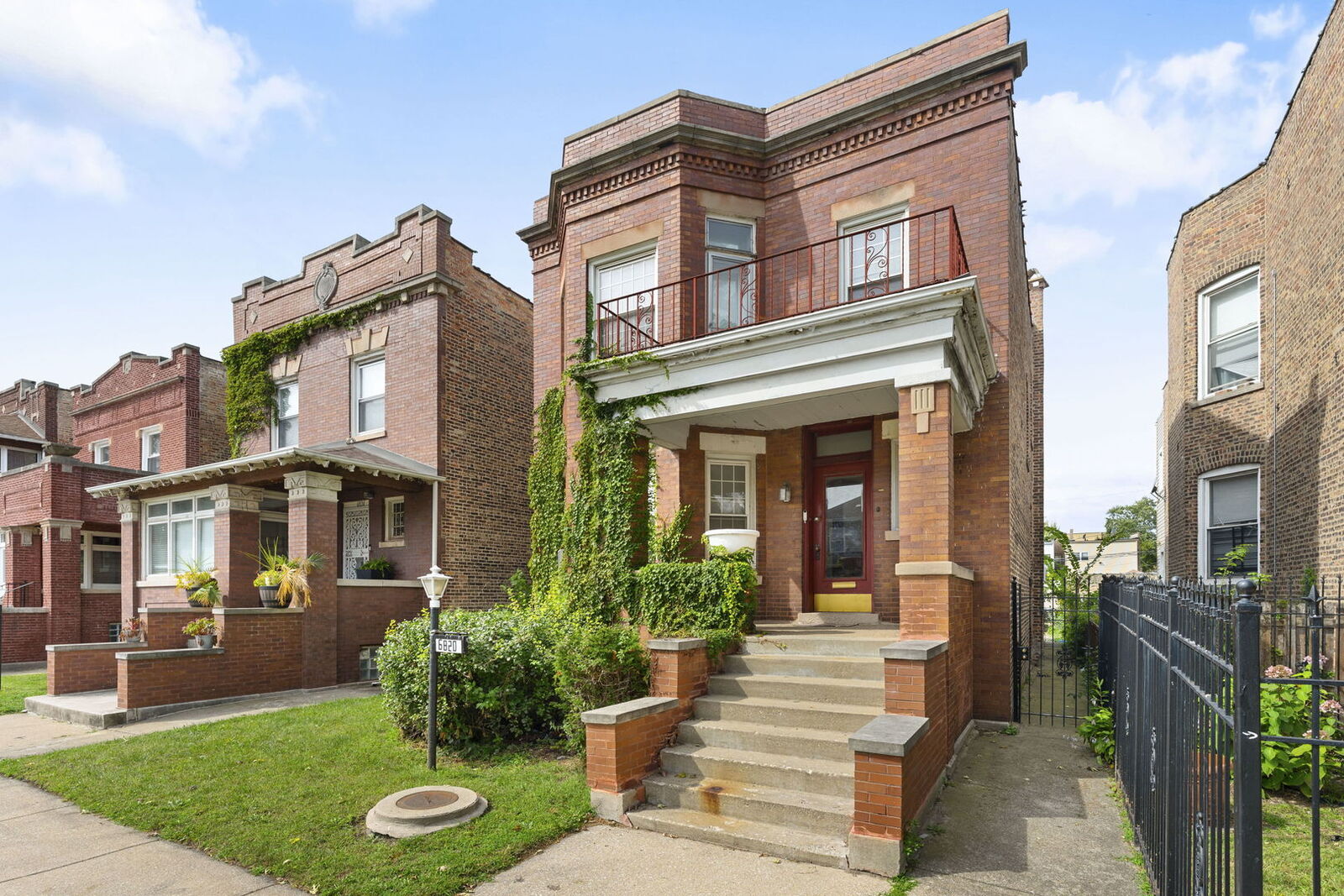 Property Photo:  6820 S Dante Avenue  IL 60637 