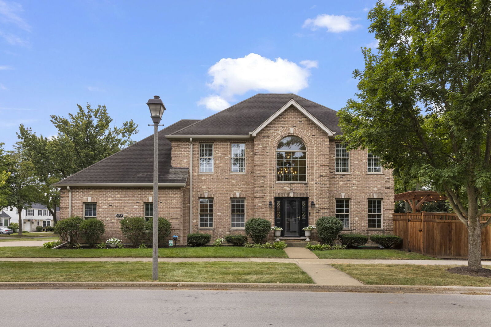 Property Photo: 458 W Grantley Avenue IL 60126