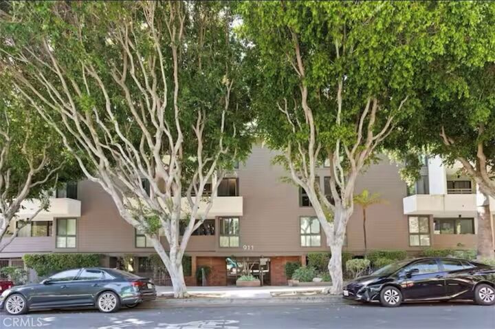 Property Photo: 911 N Kings 306 CA 90069