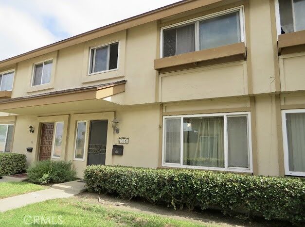 Property Photo:  10045 Karmont  CA 90280 