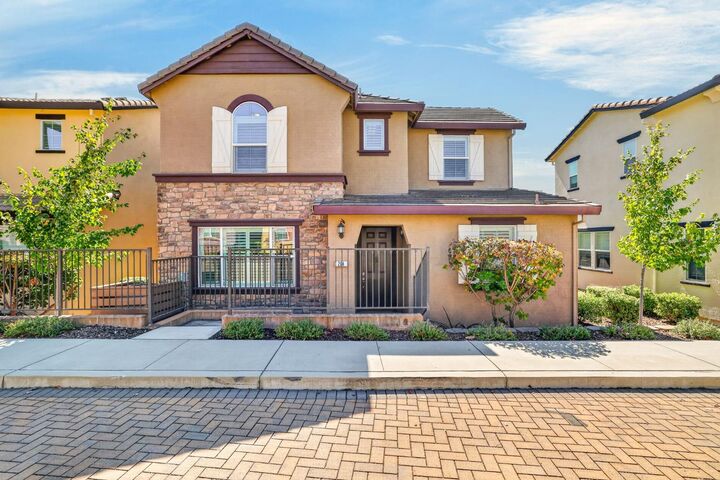 Property Photo:  204 Rochdale Street  CA 95661 
