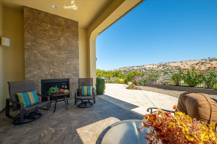 Property Photo: 877 Candlewood Drive CA 95762