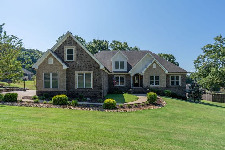 Property Photo: 1725 Mayflower Dr TN 38401