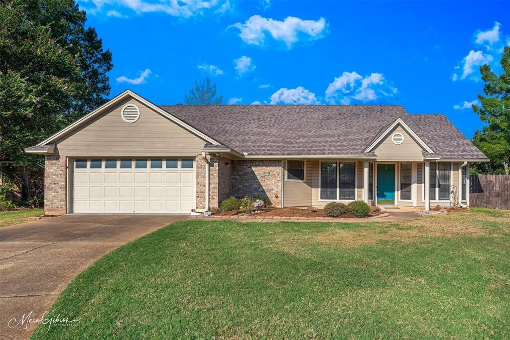 Property Photo:  2501 Palmetto Drive  LA 71111 