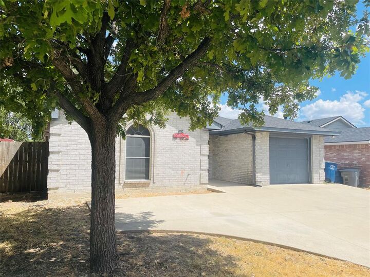Property Photo:  2534 Las Villas Avenue  TX 75211 