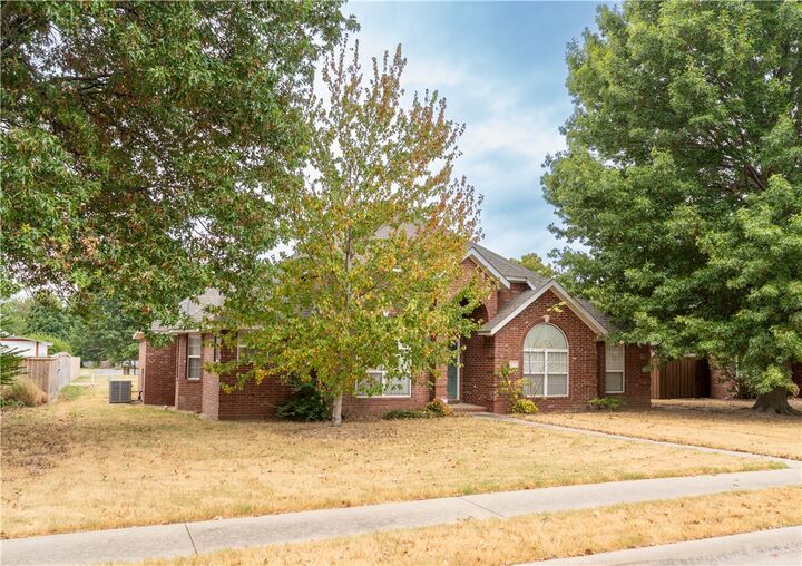 Property Photo:  943 N Meadowlands Drive  AR 72704 