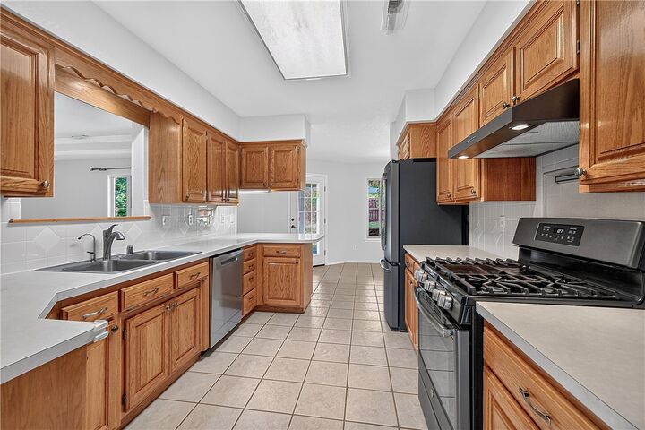 Property Photo:  2806 Amberwood Street  AR 72762 