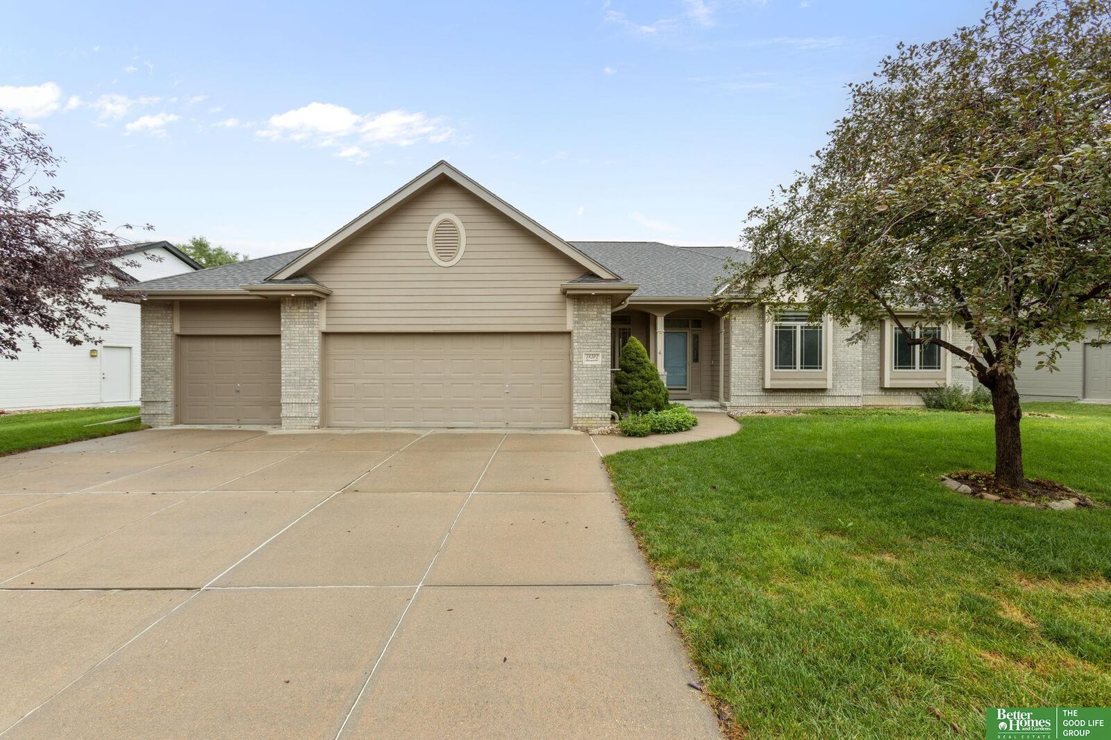 Property Photo: 18302 Honeysuckle Drive NE 68022