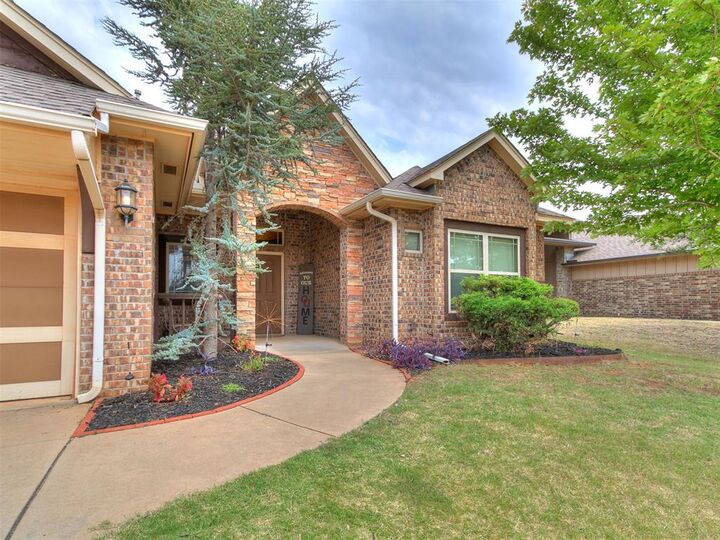 Property Photo: 8425 NW 143rd Terrace OK 73142