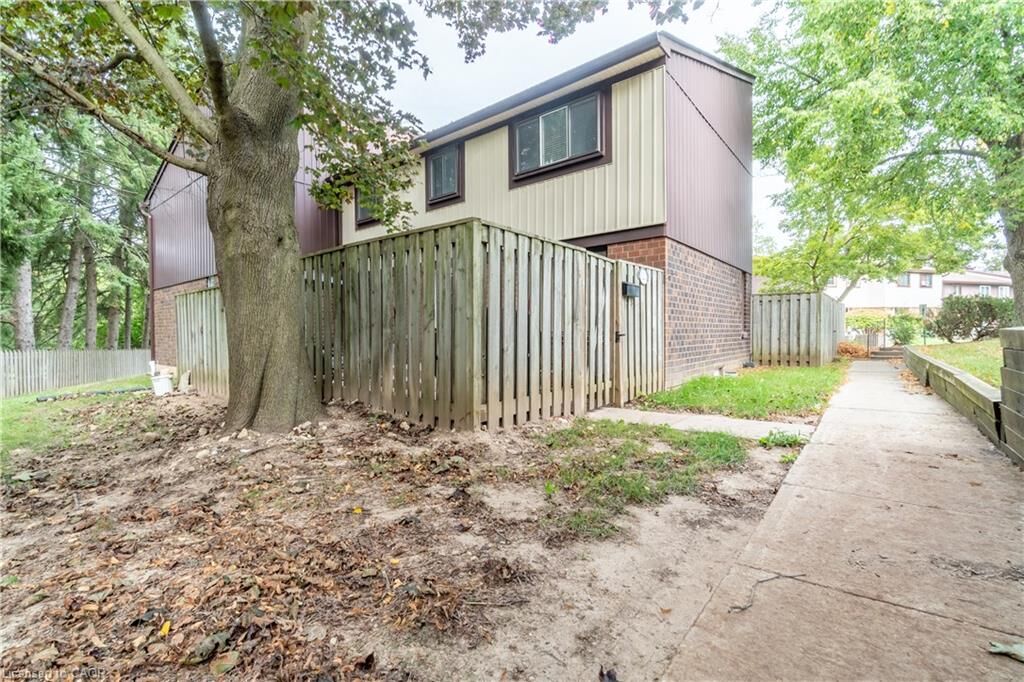 Property Photo:  45 Marksam Road 121  ON N1H 6Y9 