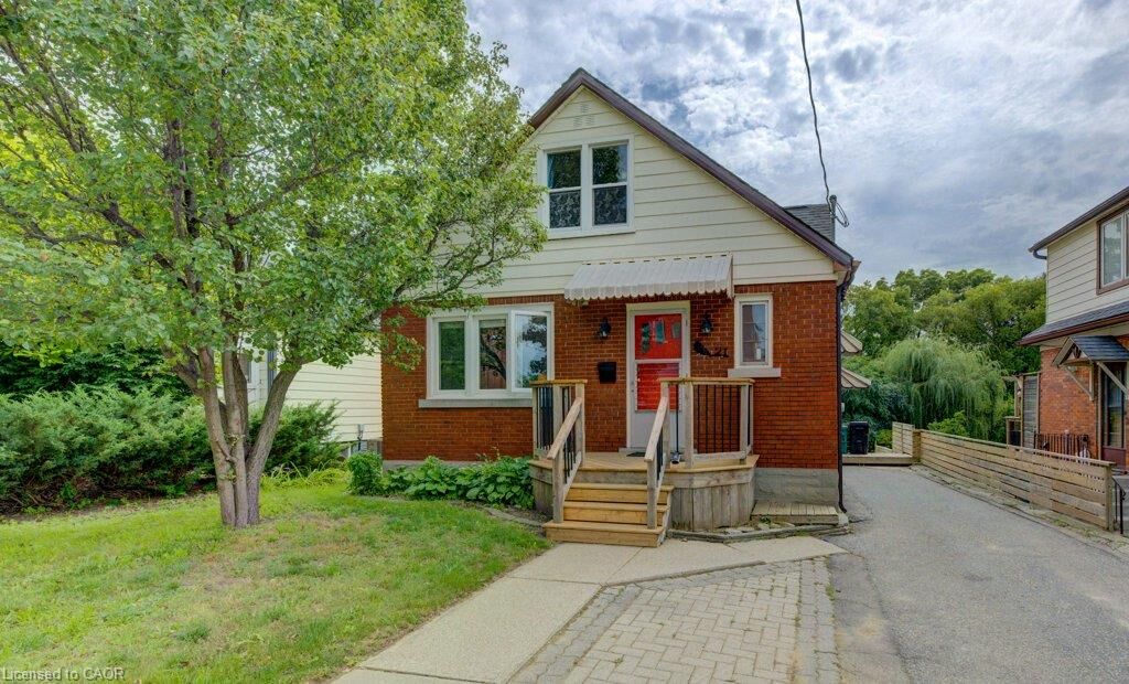 Property Photo:  21 Waverly Road  ON N2G 2E1 